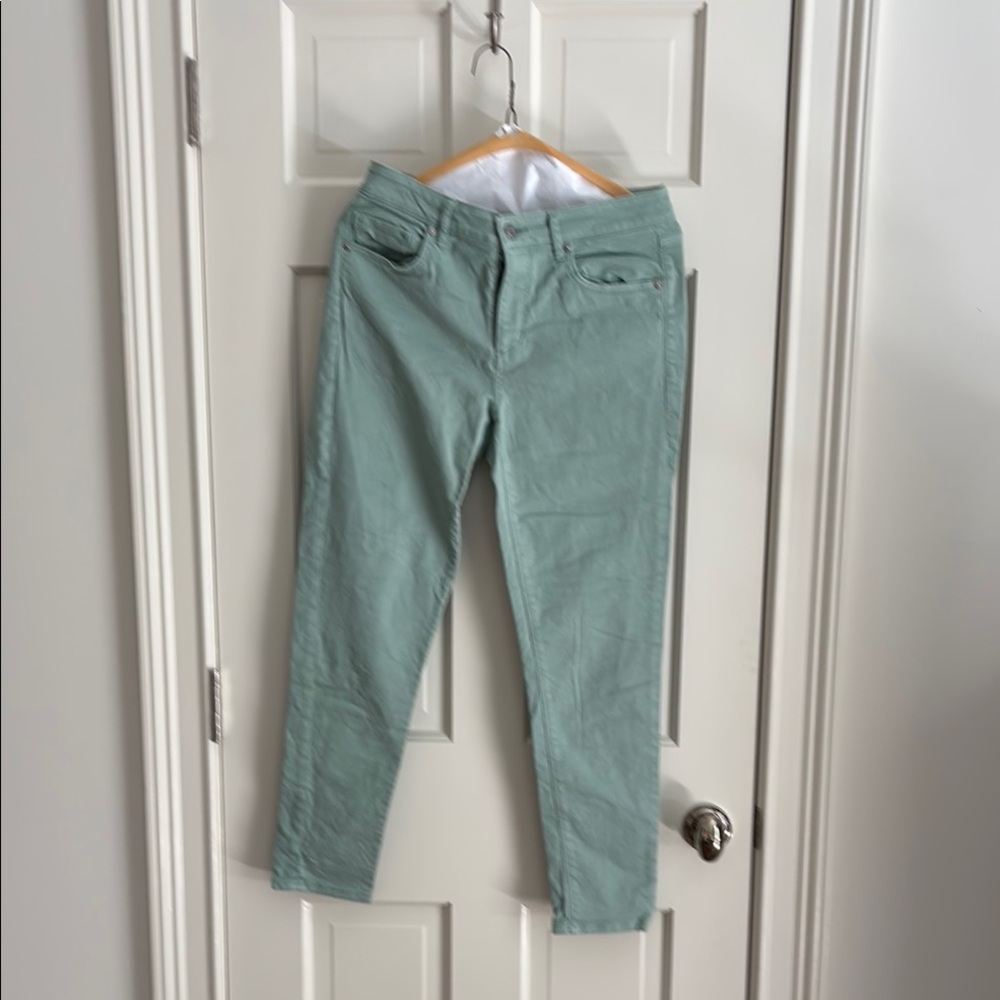 LOFT Green Skinny Jeans Fashion-Forward Style